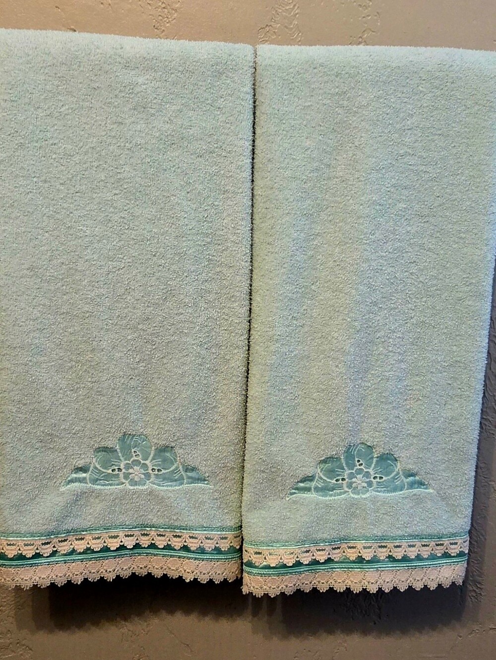 Vintage Dundee Mint Green Bath Towel Set Of 2 - Beautiful & Excellt Condition